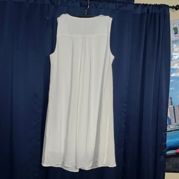 White dress with blue floral design. - Picture 6 of 10